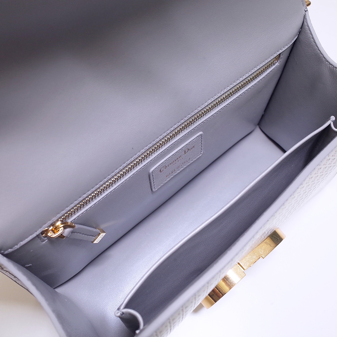 30 Montaigne Chain Bag Silver Calfskin